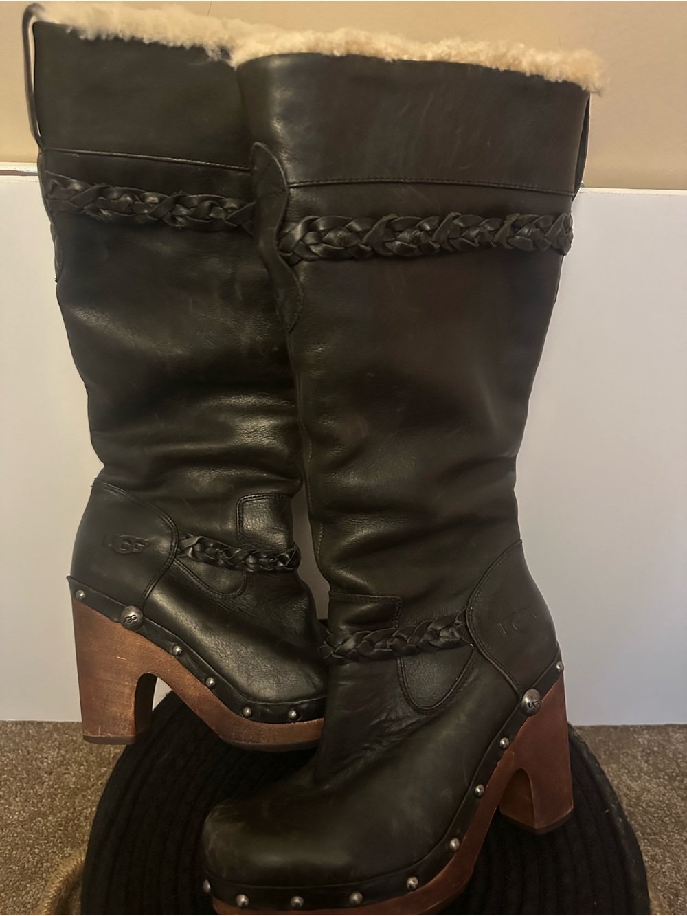 Vintage UGG Women's Savanna Leather Shearling-Lined Clog Boots